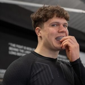 SAFEJAWZ Mouthguard Slim Fit, Adults and Junior Gum Shield with Case for Boxing